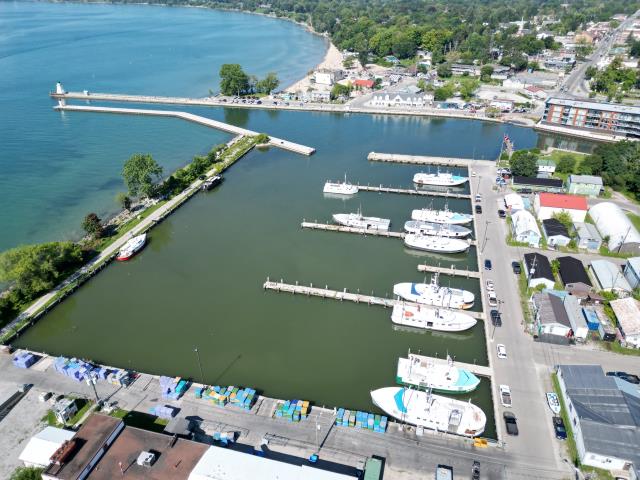 Port pour petits bateaux - Installation de pêche commerciale de Port Dover